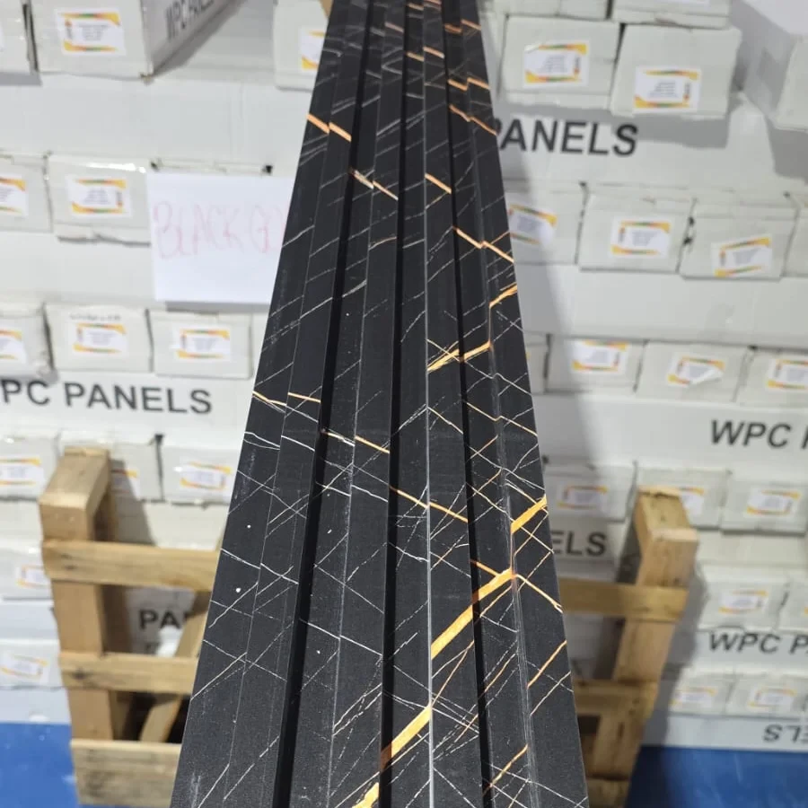 Panel WPC para pared negro con vetas doradas (16 cm × 2,90 m)