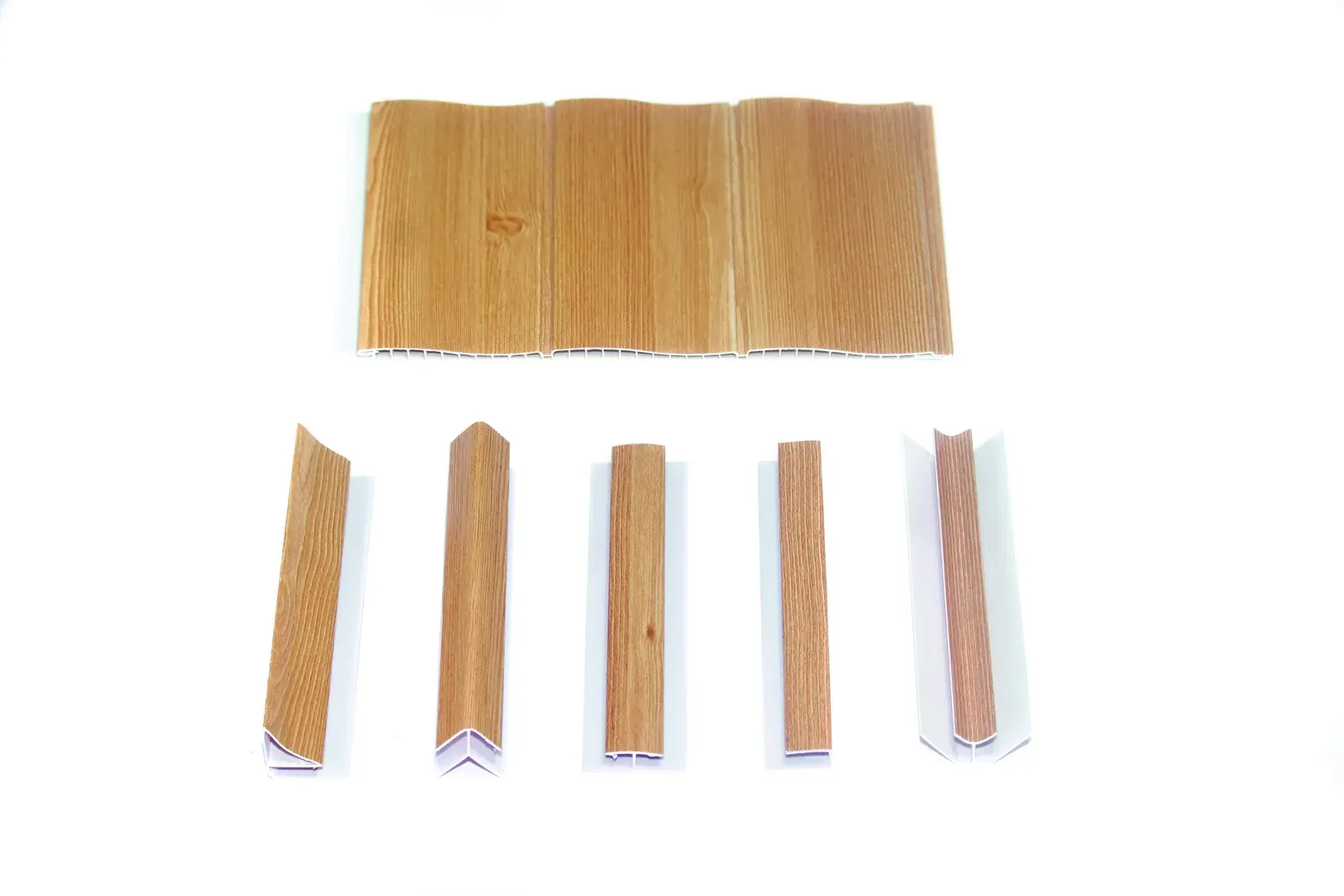 Tablilla PVC Premium ondulada tipo cedro